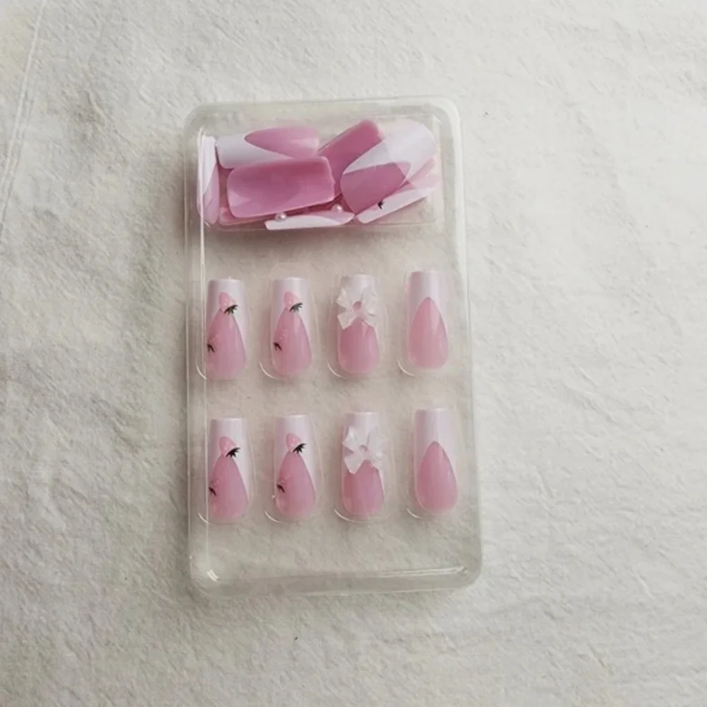 24 Pieces Fake Press On Nails